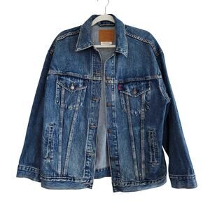 Levi's Woman's Premium Medium Wash Oversized Denim Trucker Jacket Size Small
